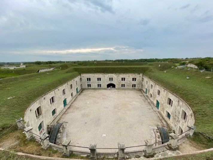 Fort Monostor, Hungary